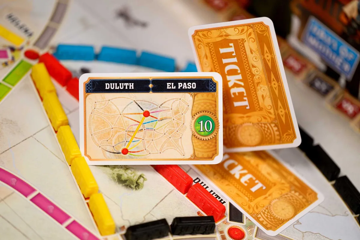 A Duluth to El Paso destination ticket worth 10 points lying on the board